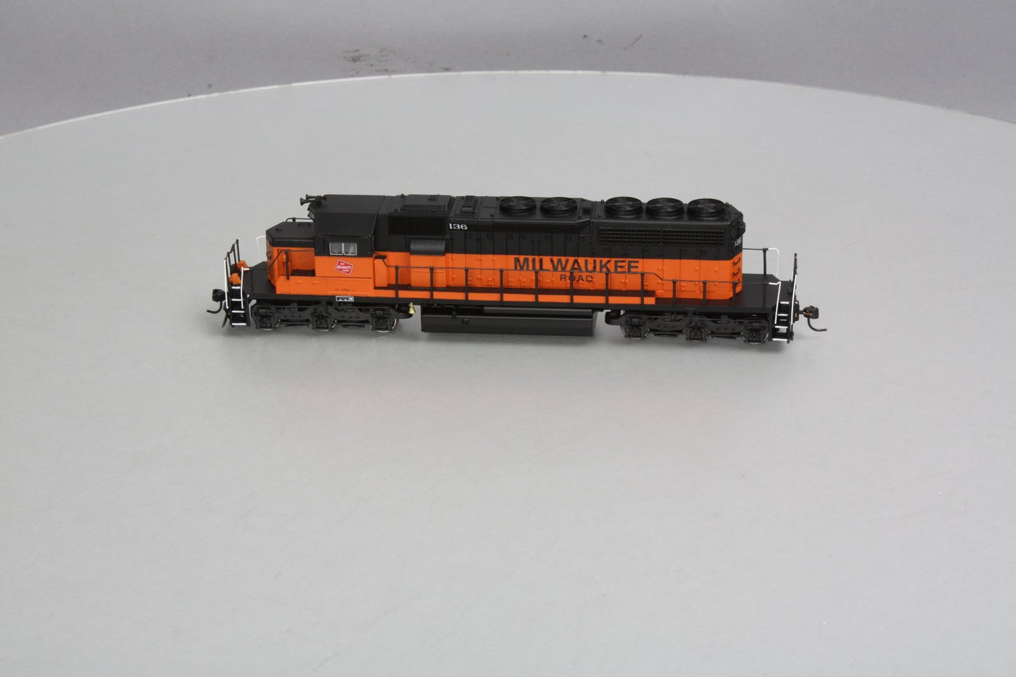 Broadway Limited 5011 HO MILW EMD SD40-2 Low Hood Diesel Locomotive w/Sound #136