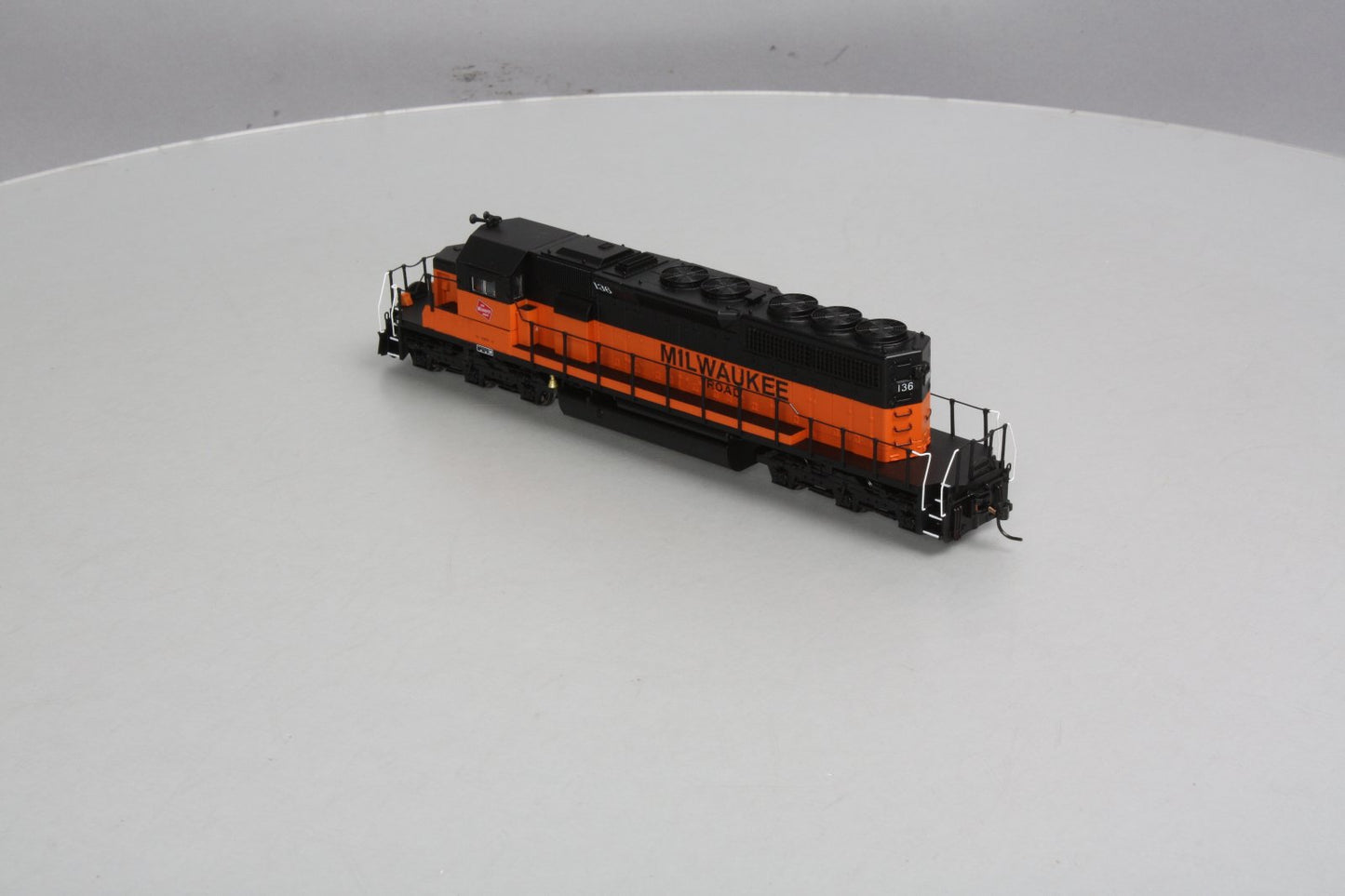 Broadway Limited 5011 HO MILW EMD SD40-2 Low Hood Diesel Locomotive w/Sound #136
