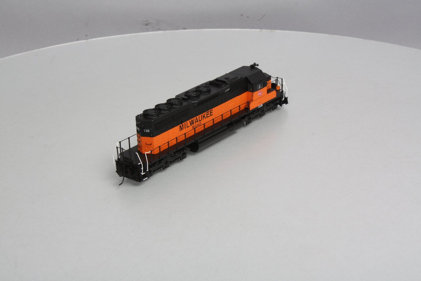 Broadway Limited 5011 HO MILW EMD SD40-2 Low Hood Diesel Locomotive w/Sound #136