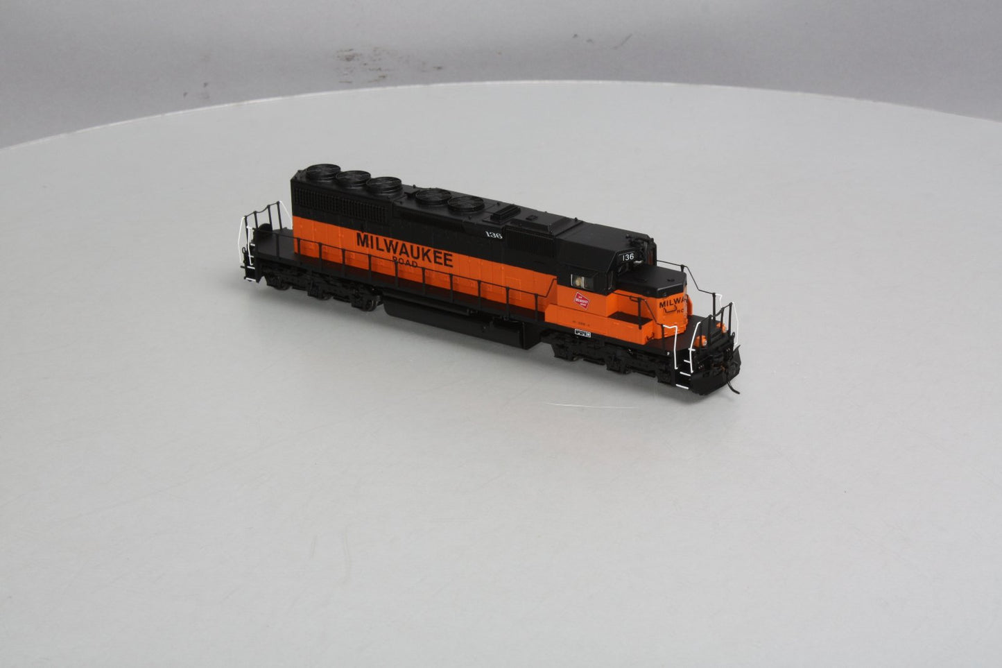 Broadway Limited 5011 HO MILW EMD SD40-2 Low Hood Diesel Locomotive w/Sound #136