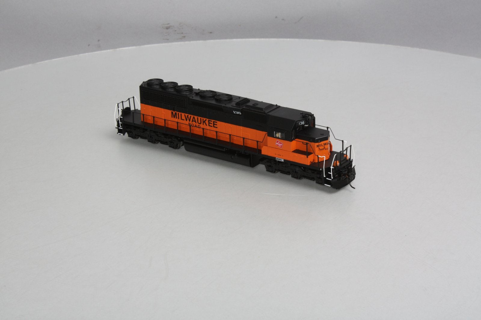 Broadway Limited 5011 HO MILW EMD SD40-2 Low Hood Diesel Locomotive w/Sound #136