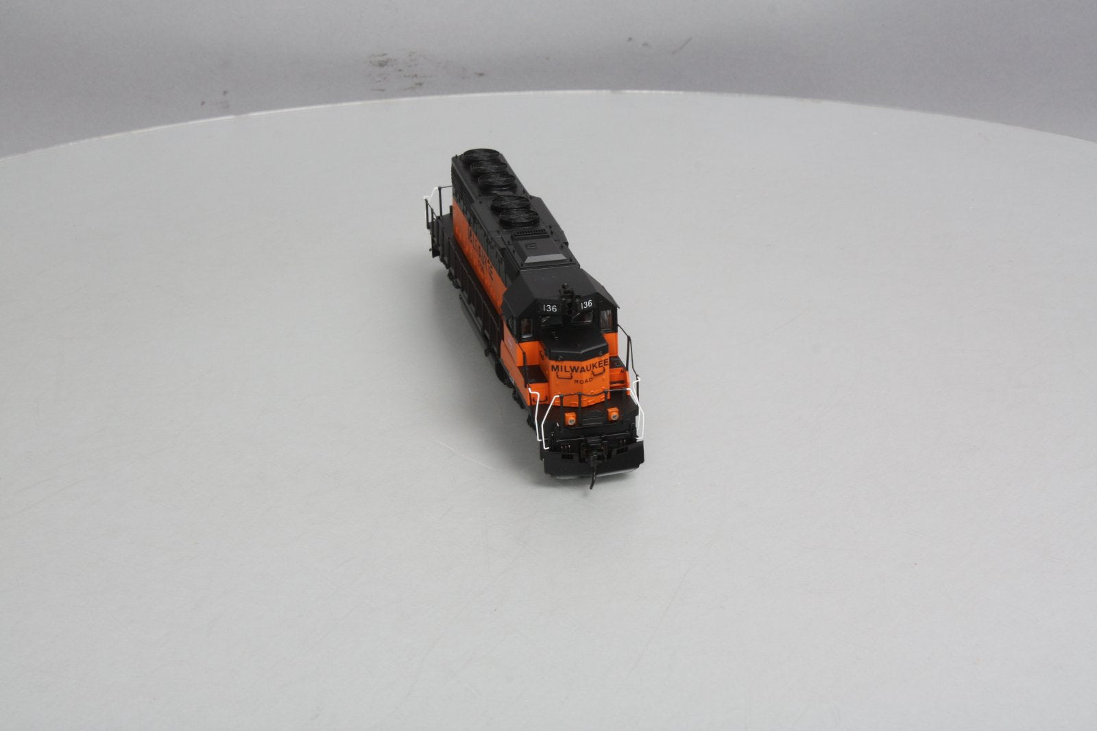 Broadway Limited 5011 HO MILW EMD SD40-2 Low Hood Diesel Locomotive w/Sound #136