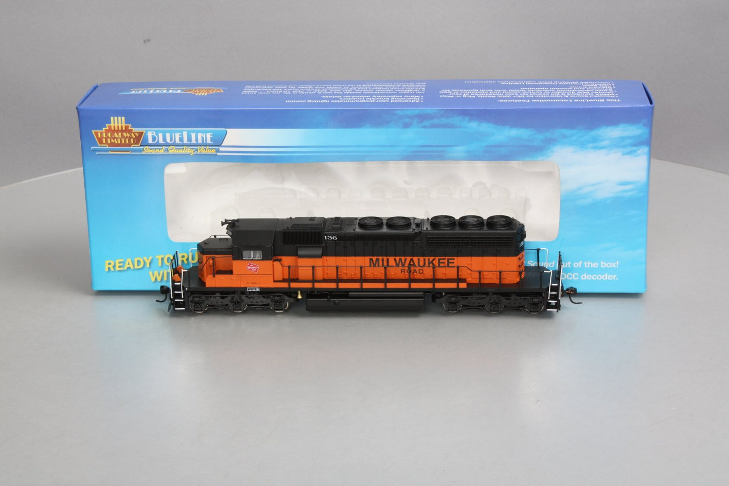 Broadway Limited 5011 HO MILW EMD SD40-2 Low Hood Diesel Locomotive w/Sound #136