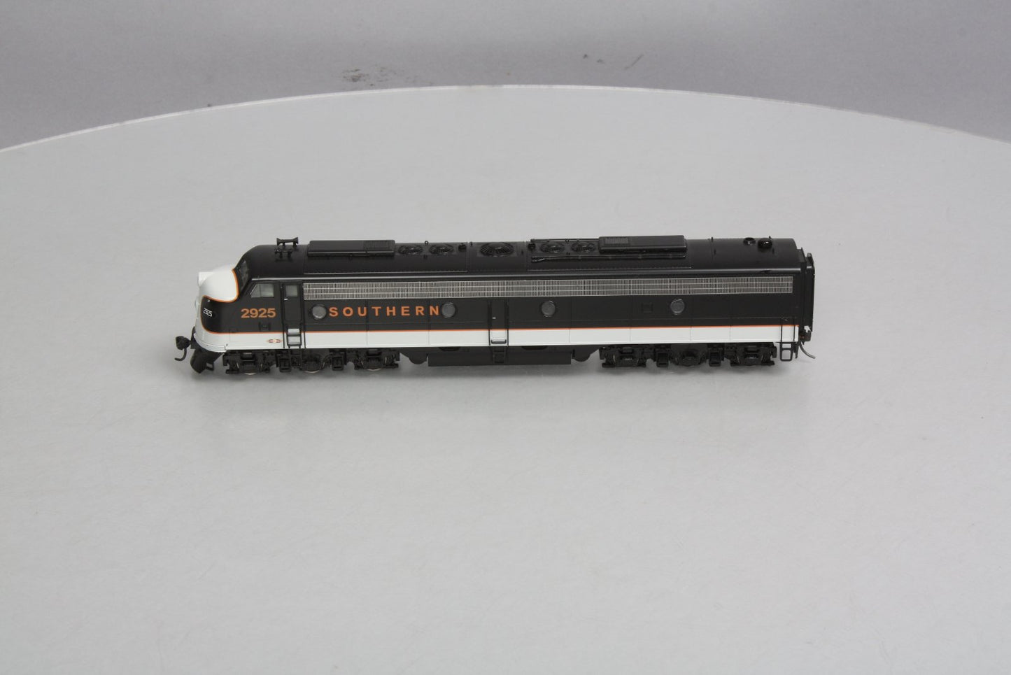 Broadway Limited 461 HO Southern EMD E-8A Unit Diesel Locomotive #2925