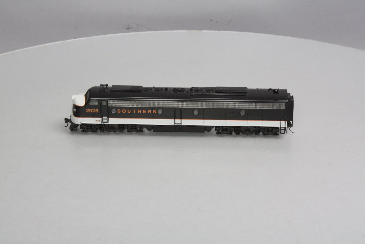 Broadway Limited 461 HO Southern EMD E-8A Unit Diesel Locomotive #2925