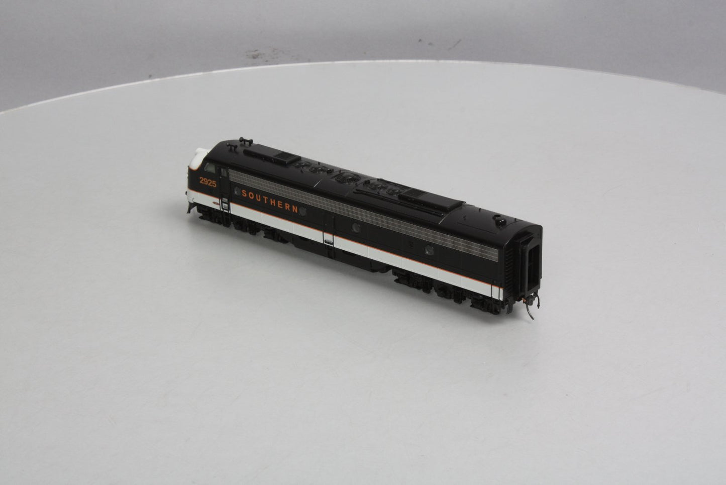 Broadway Limited 461 HO Southern EMD E-8A Unit Diesel Locomotive #2925