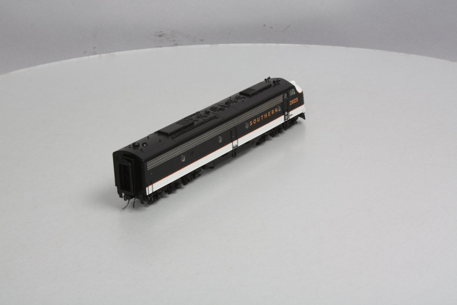 Broadway Limited 461 HO Southern EMD E-8A Unit Diesel Locomotive #2925