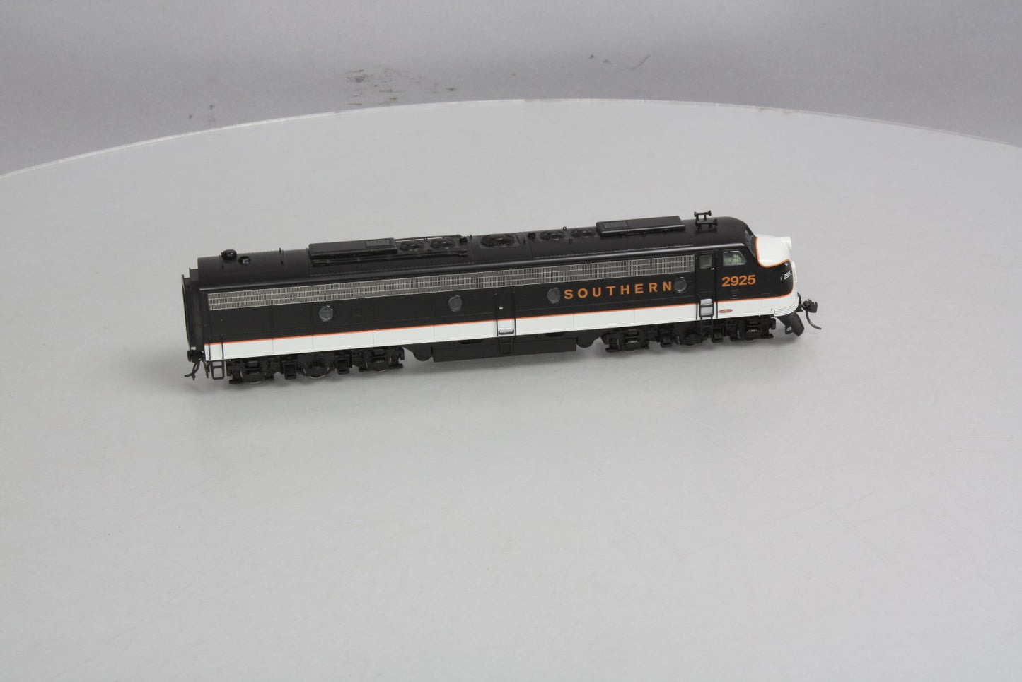 Broadway Limited 461 HO Southern EMD E-8A Unit Diesel Locomotive #2925