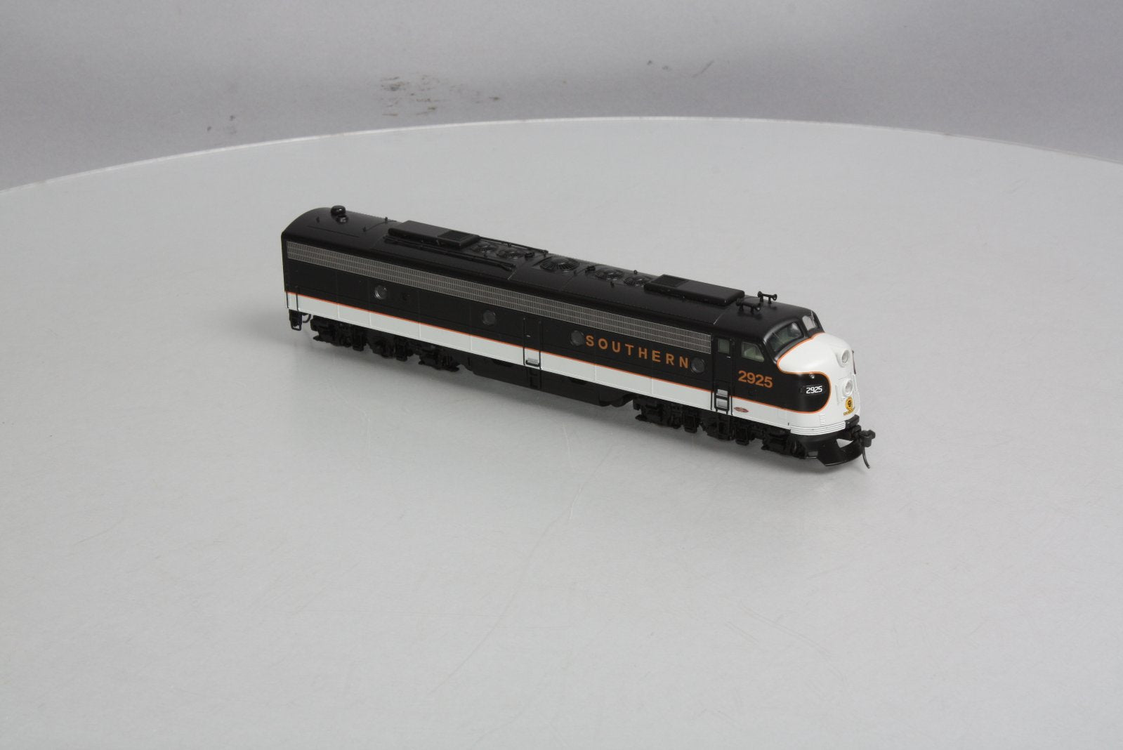 Broadway Limited 461 HO Southern EMD E-8A Unit Diesel Locomotive #2925