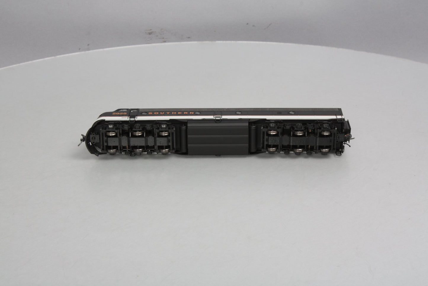 Broadway Limited 461 HO Southern EMD E-8A Unit Diesel Locomotive #2925