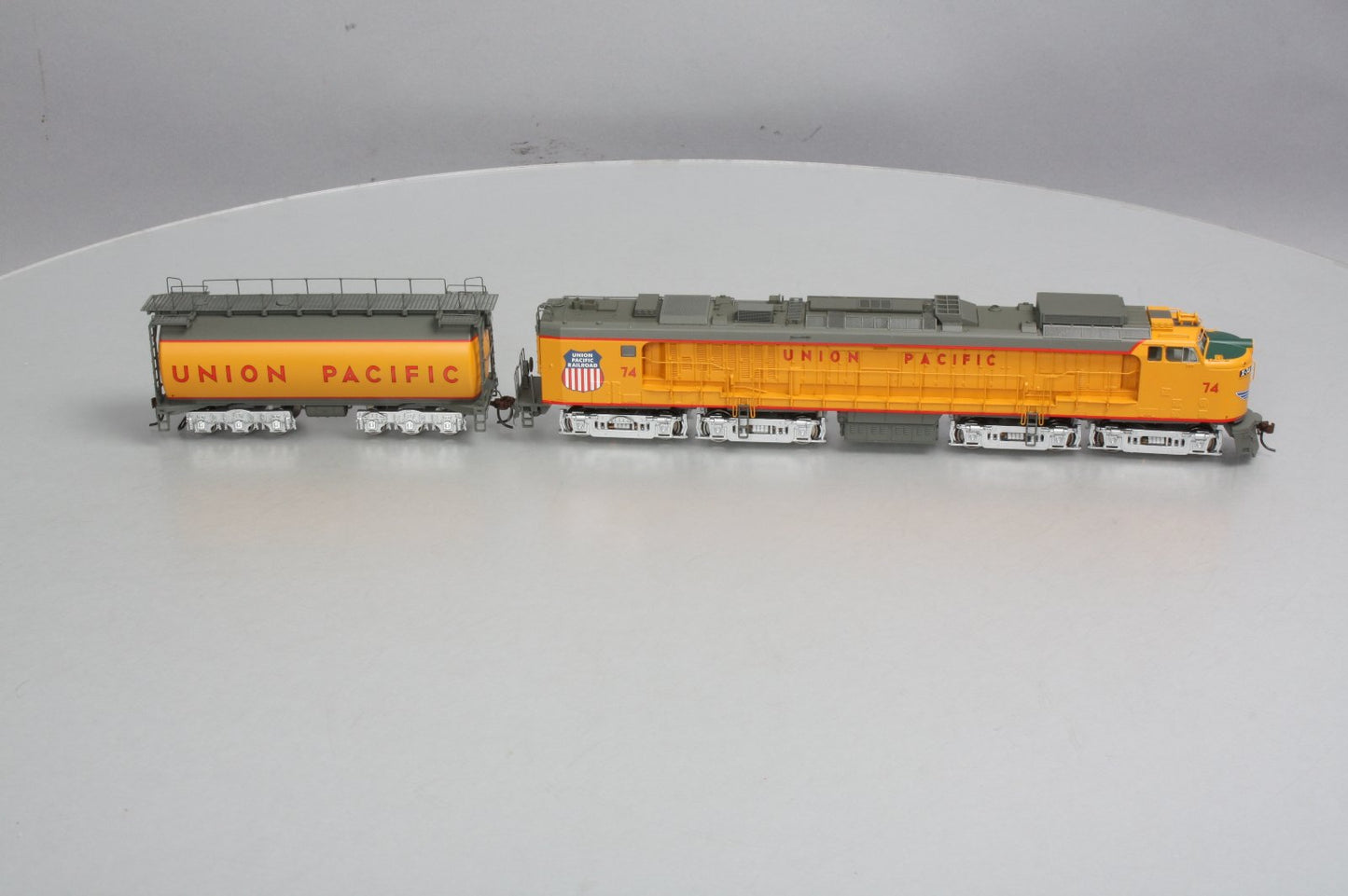 Athearn 88669 HO Union Pacific Veranda Gas Turbine Diesel Loco W/Tender # 74