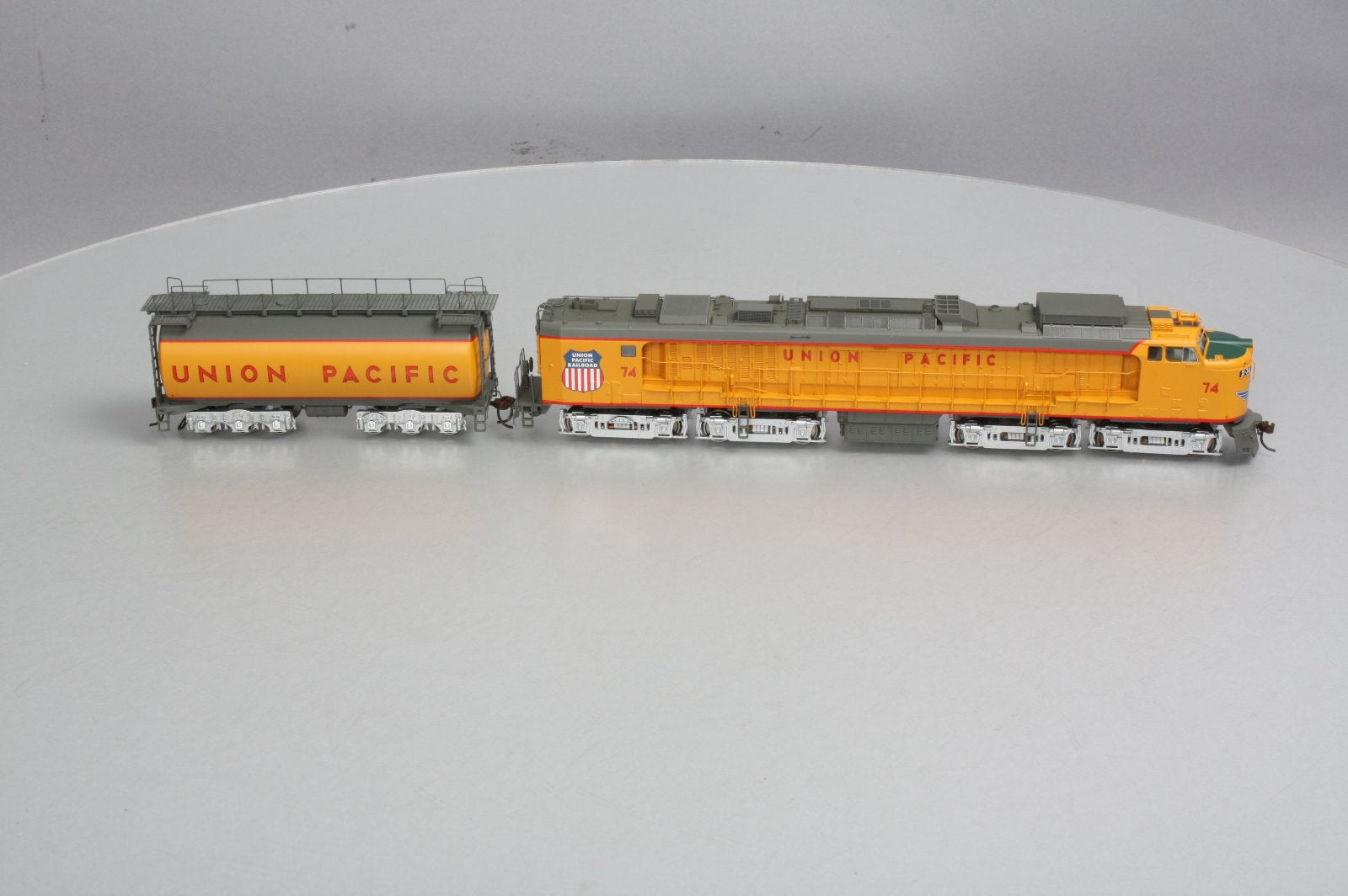 Athearn 88669 HO Union Pacific Veranda Gas Turbine Diesel Loco W/Tender # 74