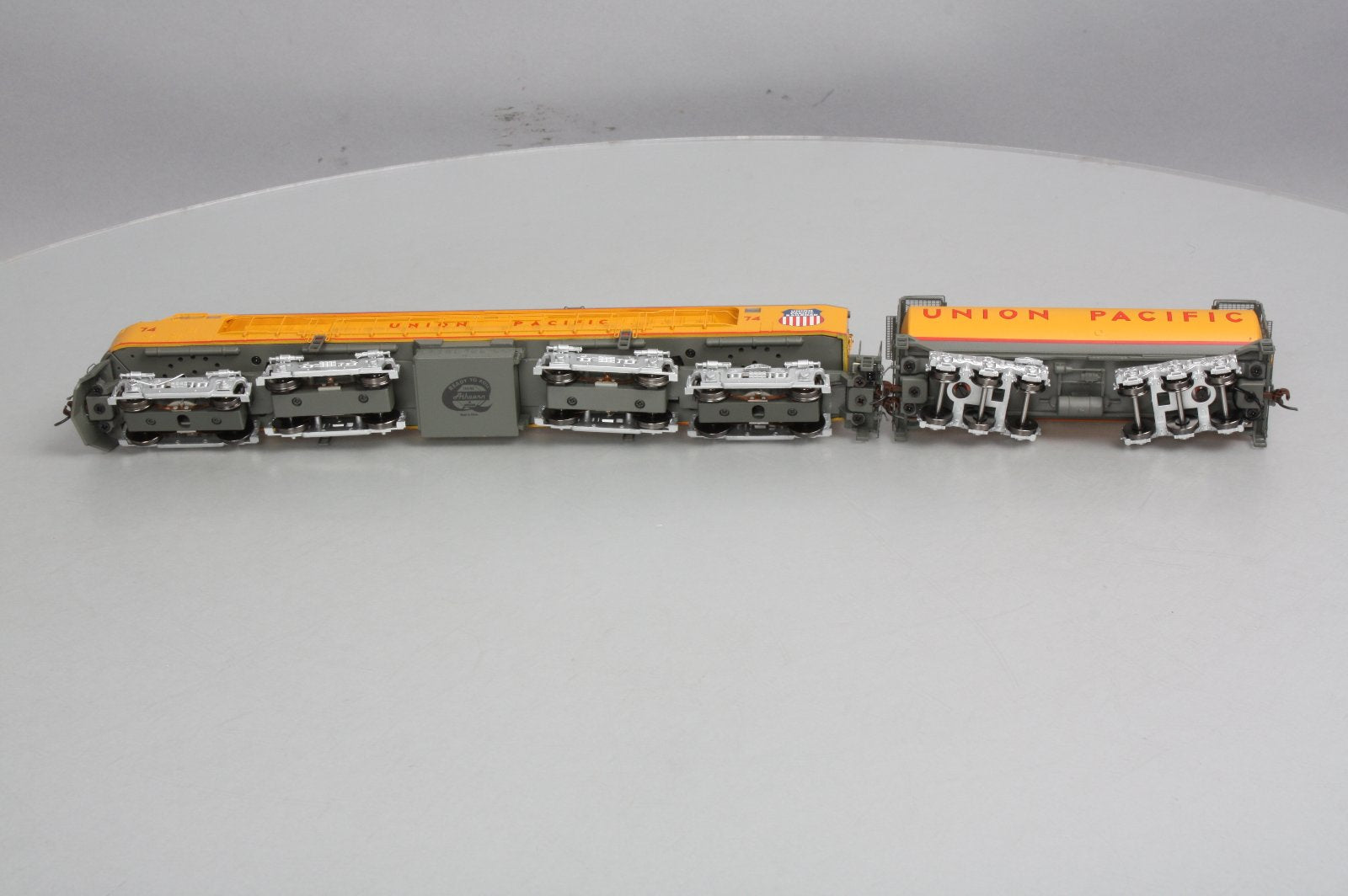 Athearn 88669 HO Union Pacific Veranda Gas Turbine Diesel Loco W/Tender # 74