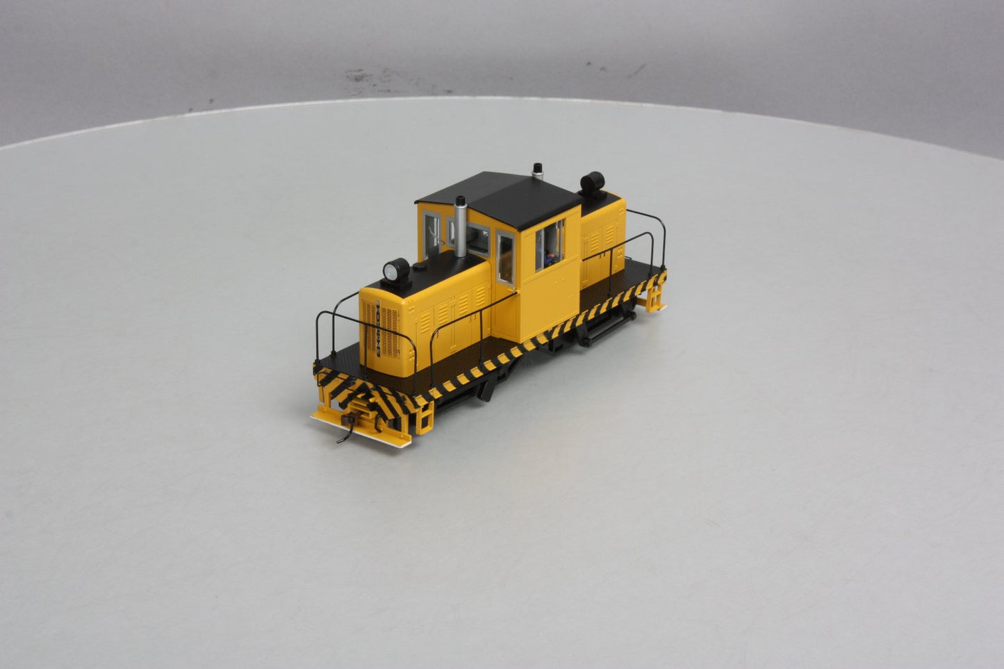 Bachmann 29203 On30 Unlettered Whitcomb 50-Ton Center-Cab Diesel Locomotive