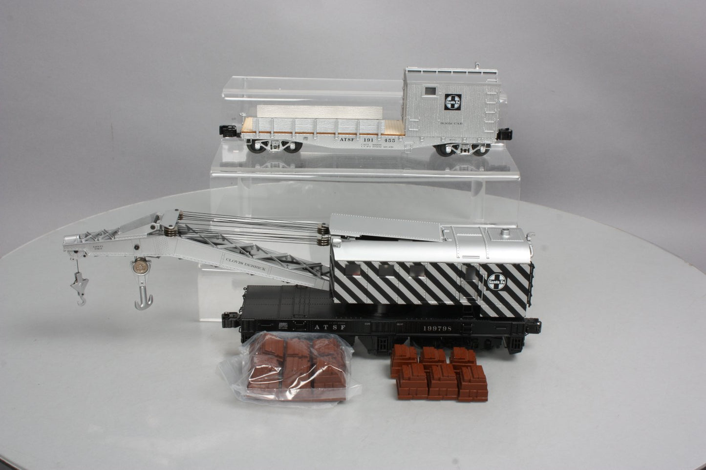 Lionel 6-31782 O Gauge Santa Fe Command Control Crane & Boom Car Set