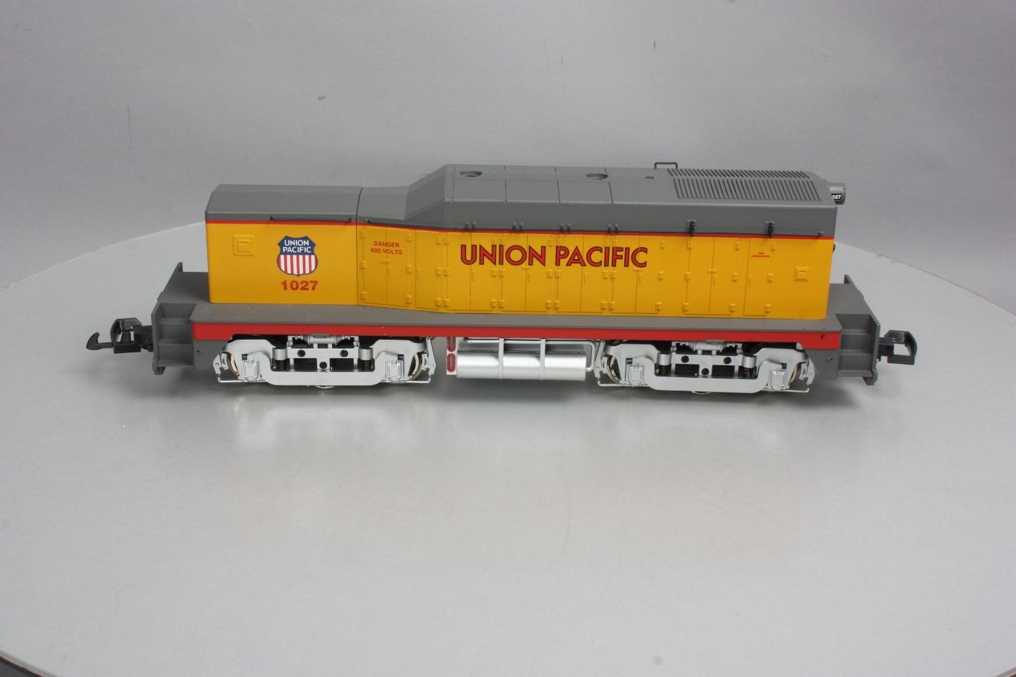 USA Trains 22008 G Scale Union Pacific nW-2 Powered Calf Diesel Locomotive
