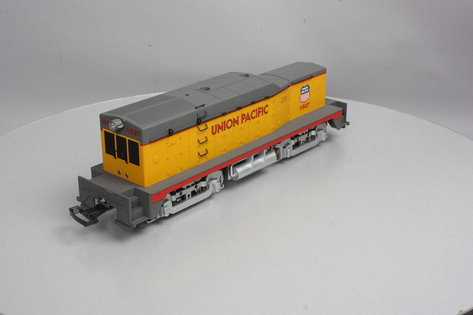 USA Trains 22008 G Scale Union Pacific nW-2 Powered Calf Diesel Locomotive