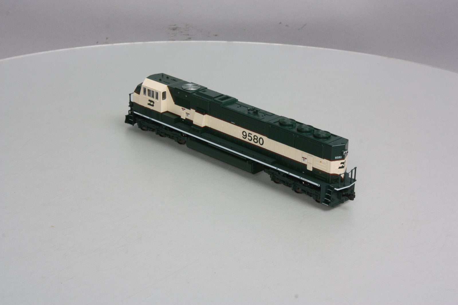 Kato 37-6381 Burlington Northern SD70MAC Diesel Locomotive #9580