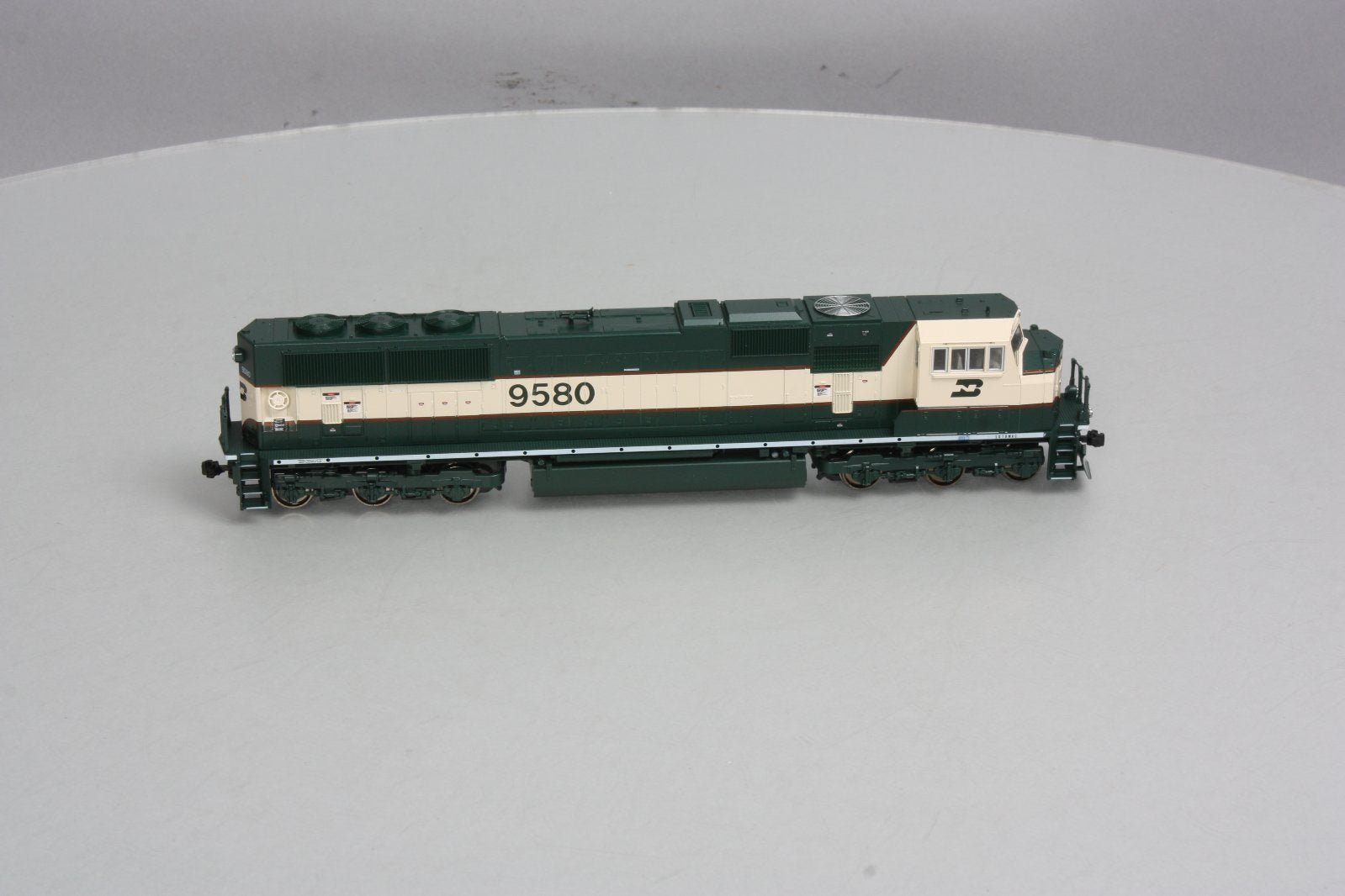 Kato 37-6381 Burlington Northern SD70MAC Diesel Locomotive #9580