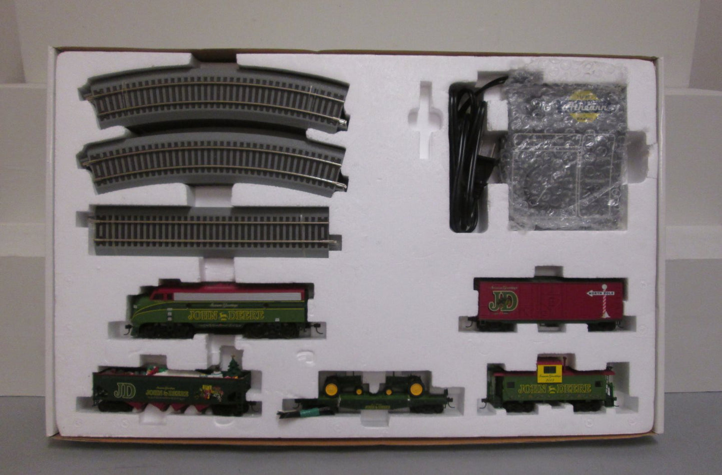 Athearn 9668  John Deere Holiday HO Gauge Diesel Train Set