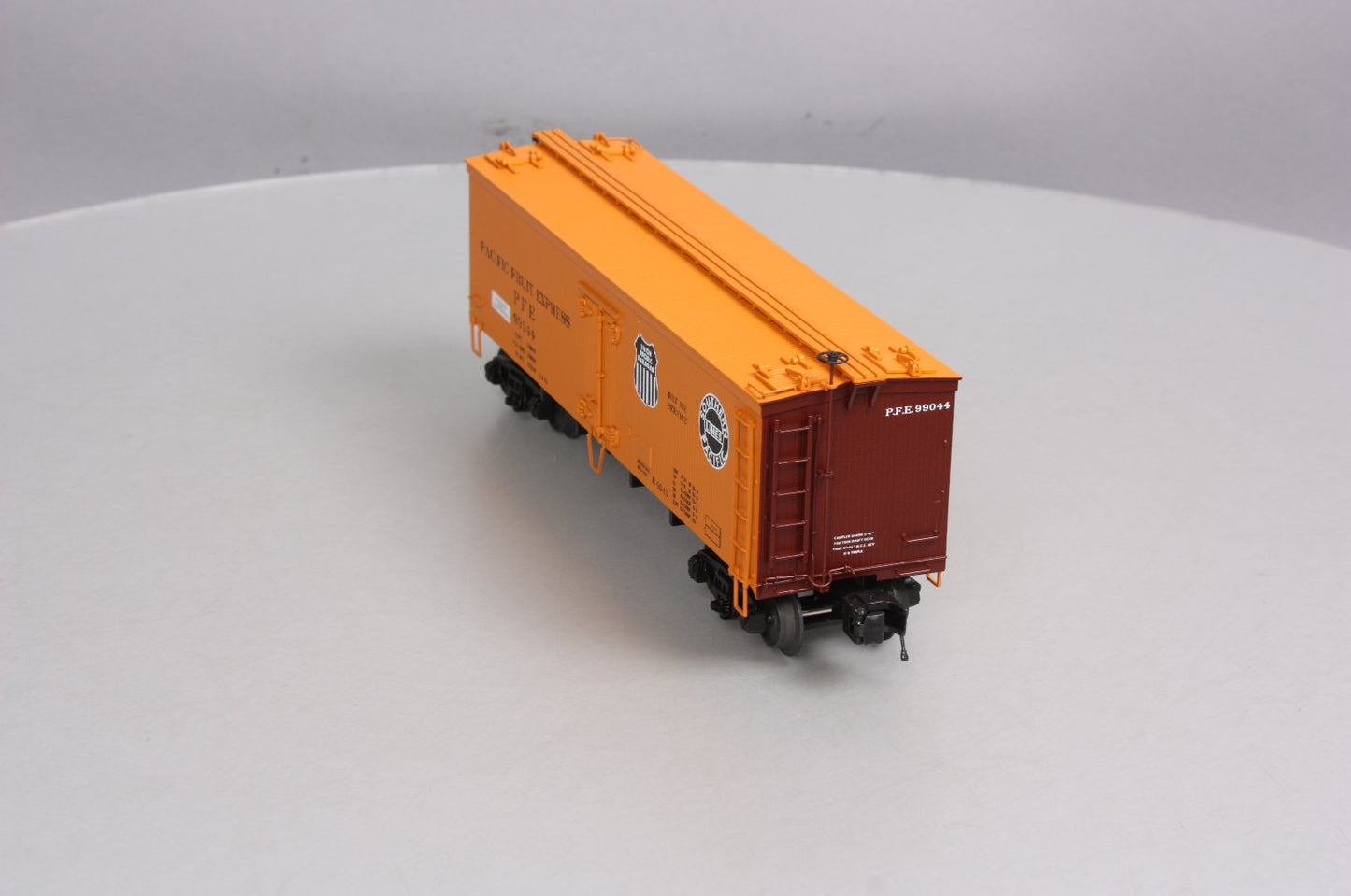 MTH 20-94337 O Pacific Fruit Express 36’ Woodsided Reefer Car #99044