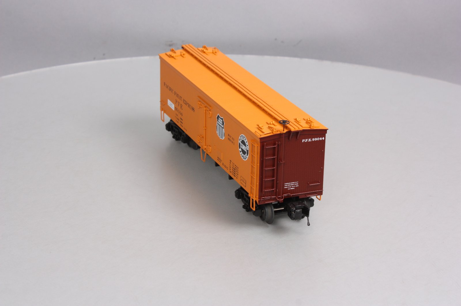 MTH 20-94337 O Pacific Fruit Express 36’ Woodsided Reefer Car #99044