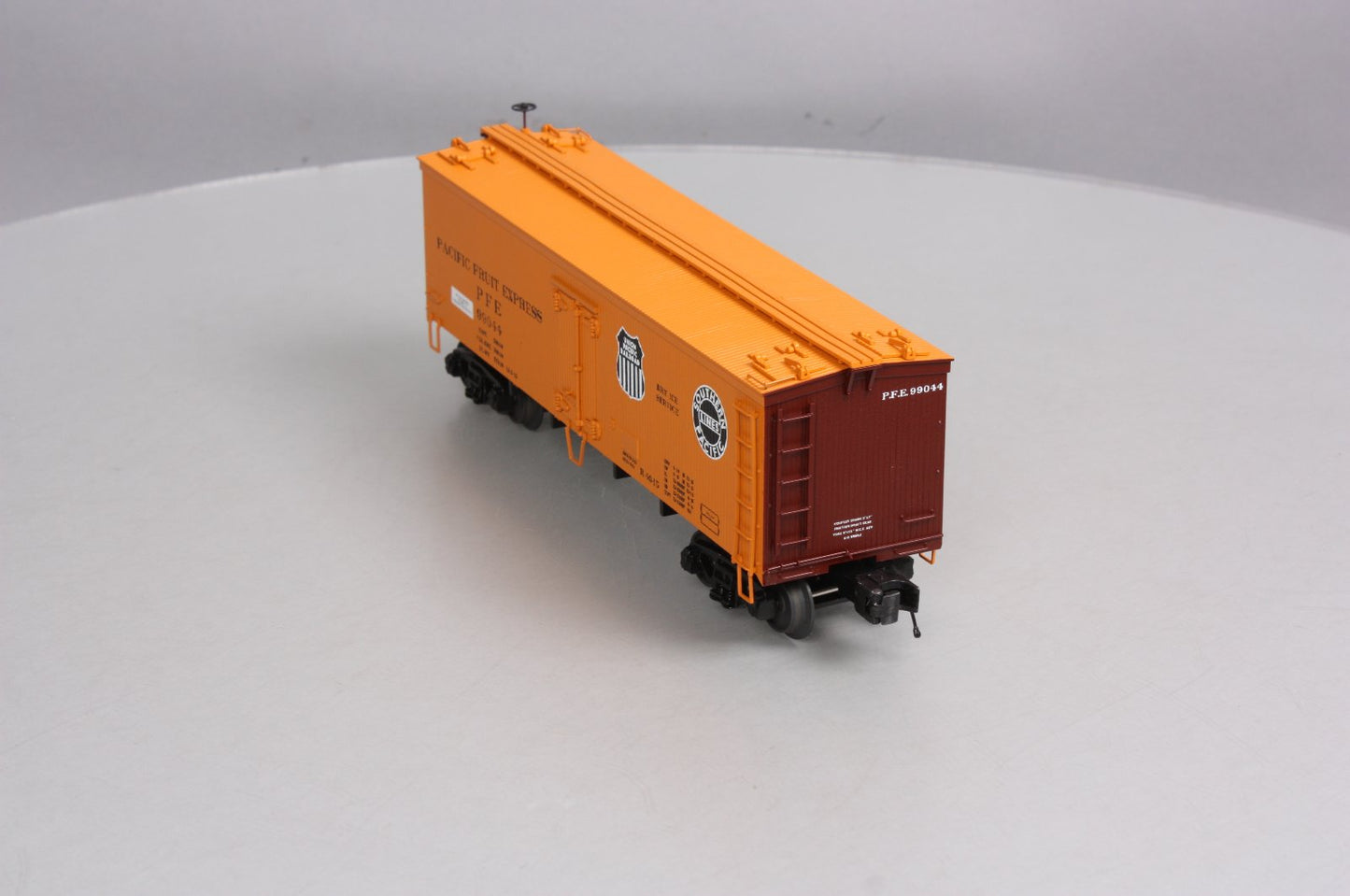 MTH 20-94337 O Pacific Fruit Express 36’ Woodsided Reefer Car #99044