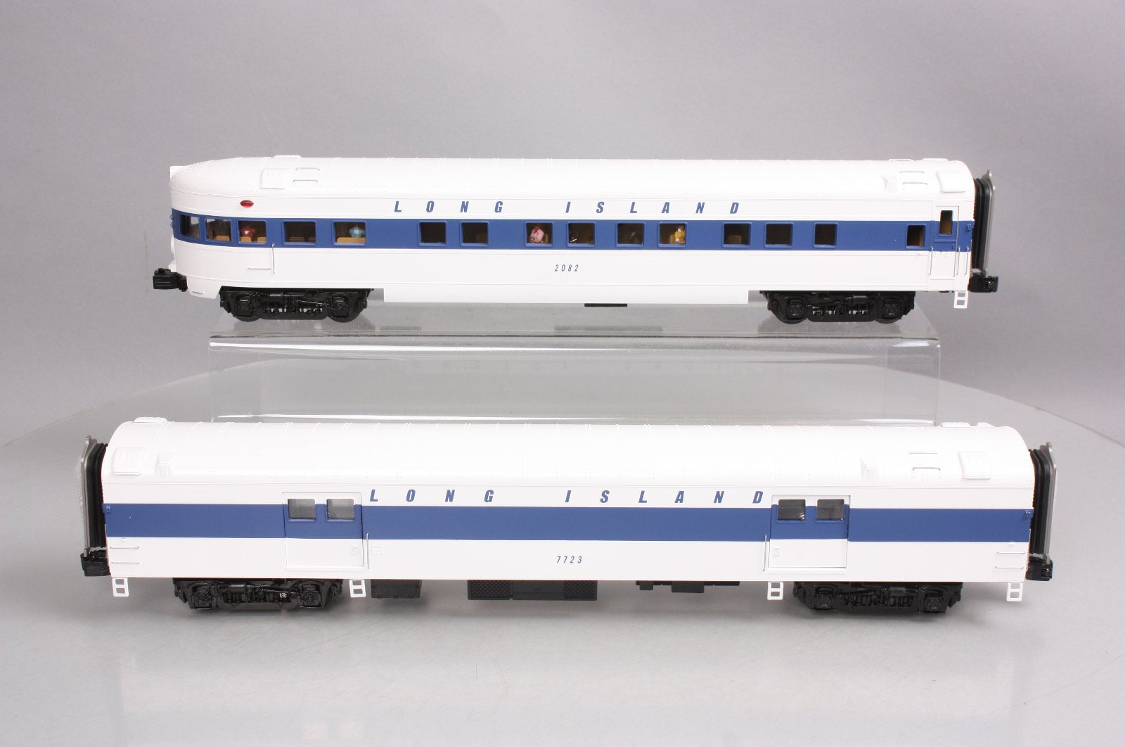 MTH 20-69201 O LI 70' Streamlined Baggage/Coach Passenger Car Set (Set of 2)