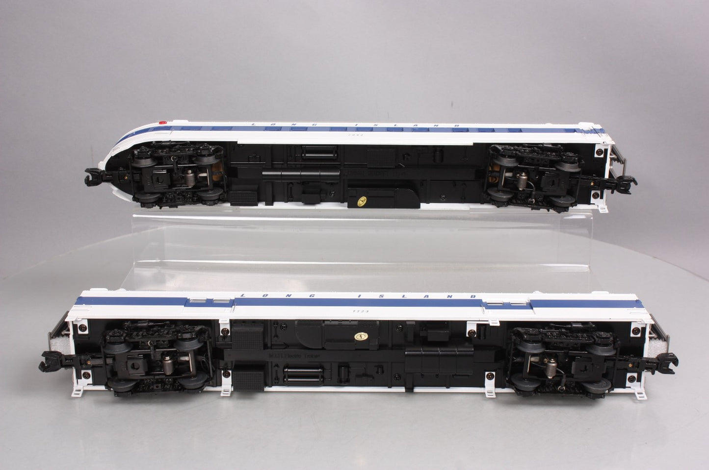 MTH 20-69201 O LI 70' Streamlined Baggage/Coach Passenger Car Set (Set of 2)