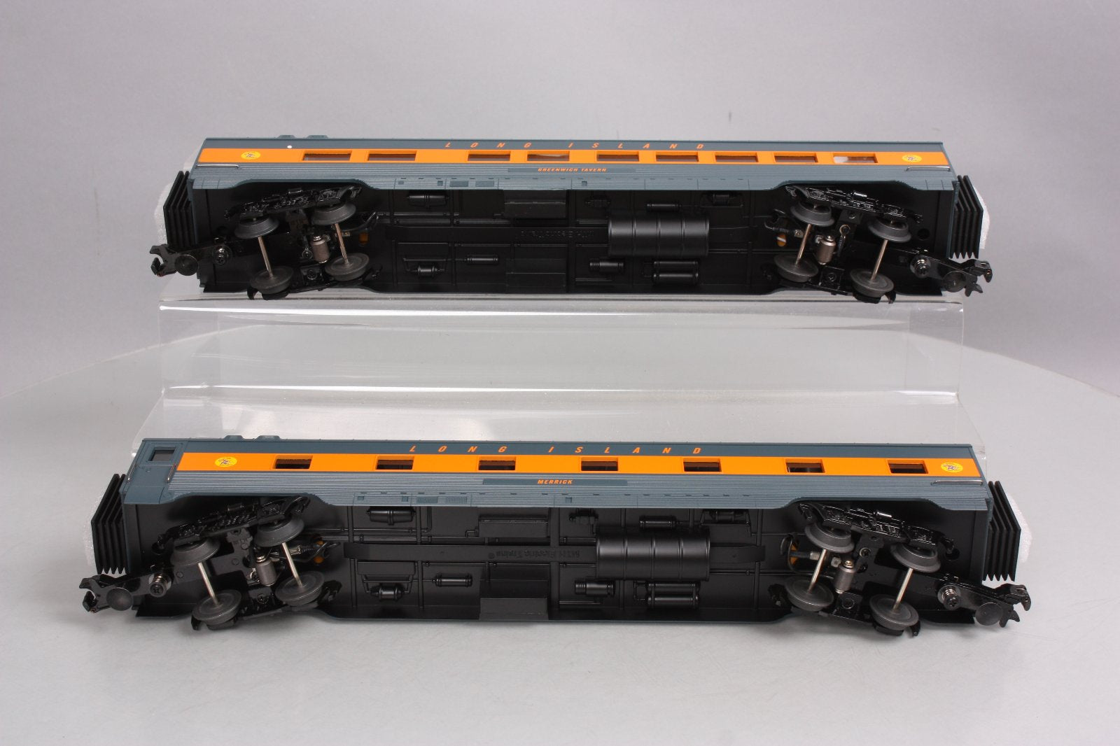 MTH 30-67708 O Long Island RailKing 60' Streamlined Sleeper/Diner Set (Set of 2)