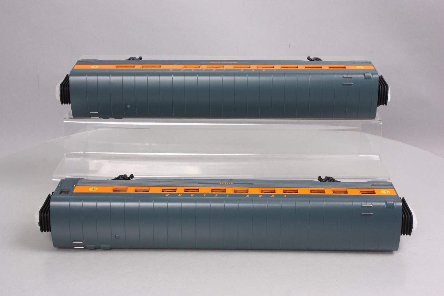 MTH 30-67708 O Long Island RailKing 60' Streamlined Sleeper/Diner Set (Set of 2)