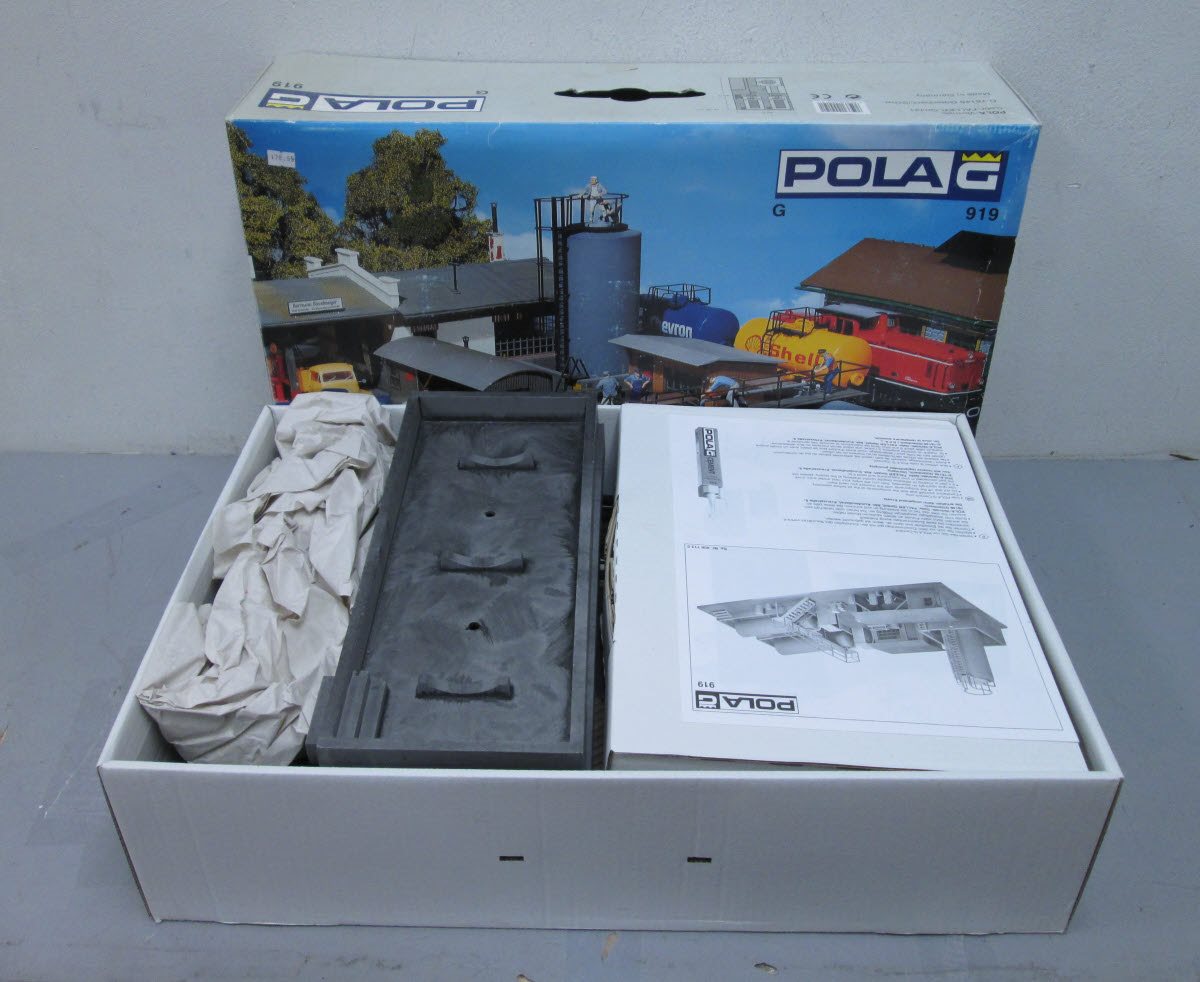 Pola 919 Oil Storage Tanks w/ Filling Station Kit
