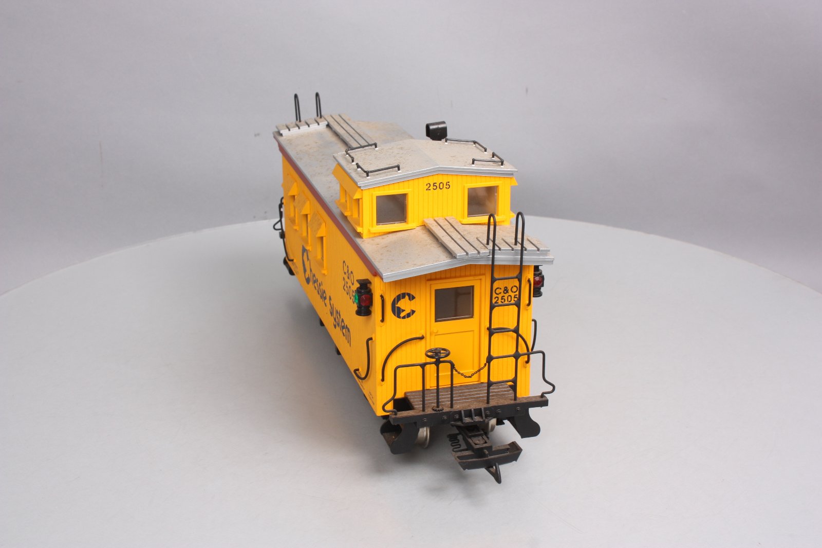 USA Trains R12009 G Chessie Wood Side Caboose #2505 (Metal Wheels)
