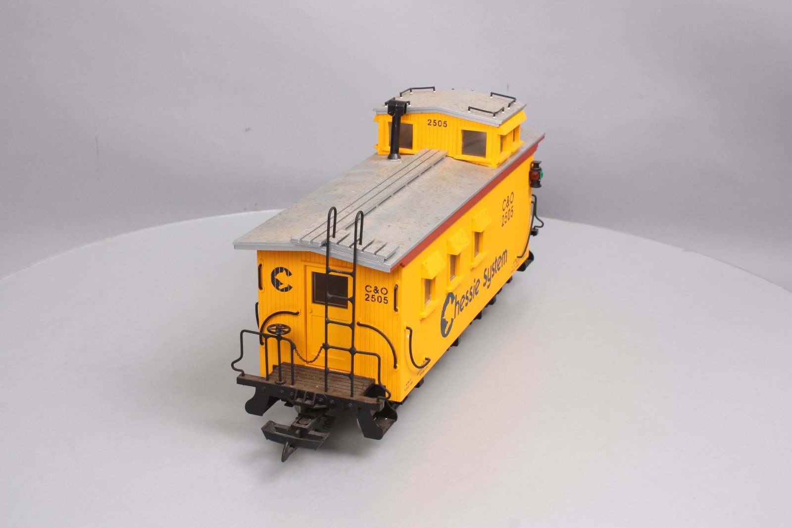 USA Trains R12009 G Chessie Wood Side Caboose #2505 (Metal Wheels)