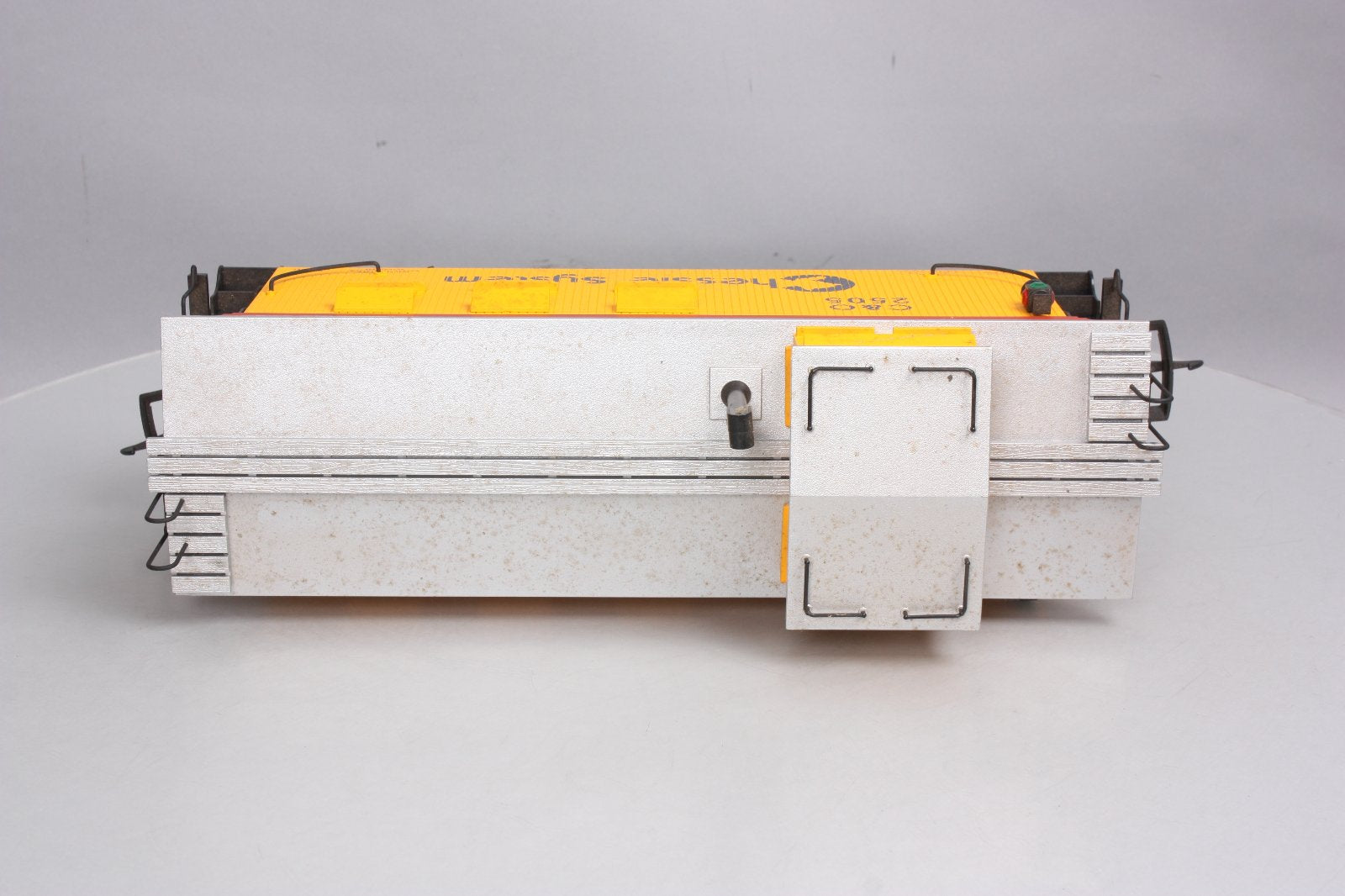 USA Trains R12009 G Chessie Wood Side Caboose #2505 (Metal Wheels)
