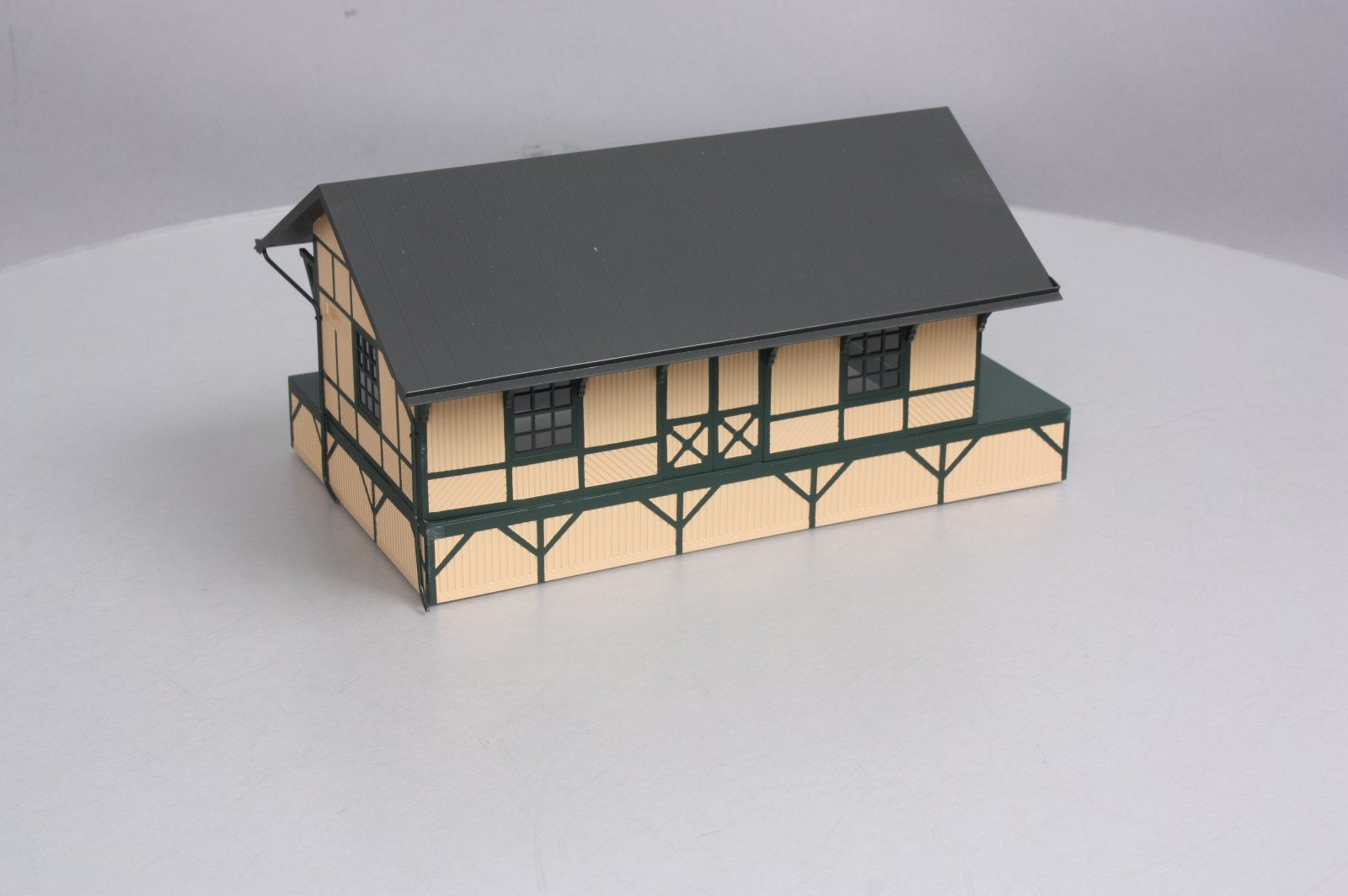 Weaver G1956A Brass PRR's Devon Baggage Room