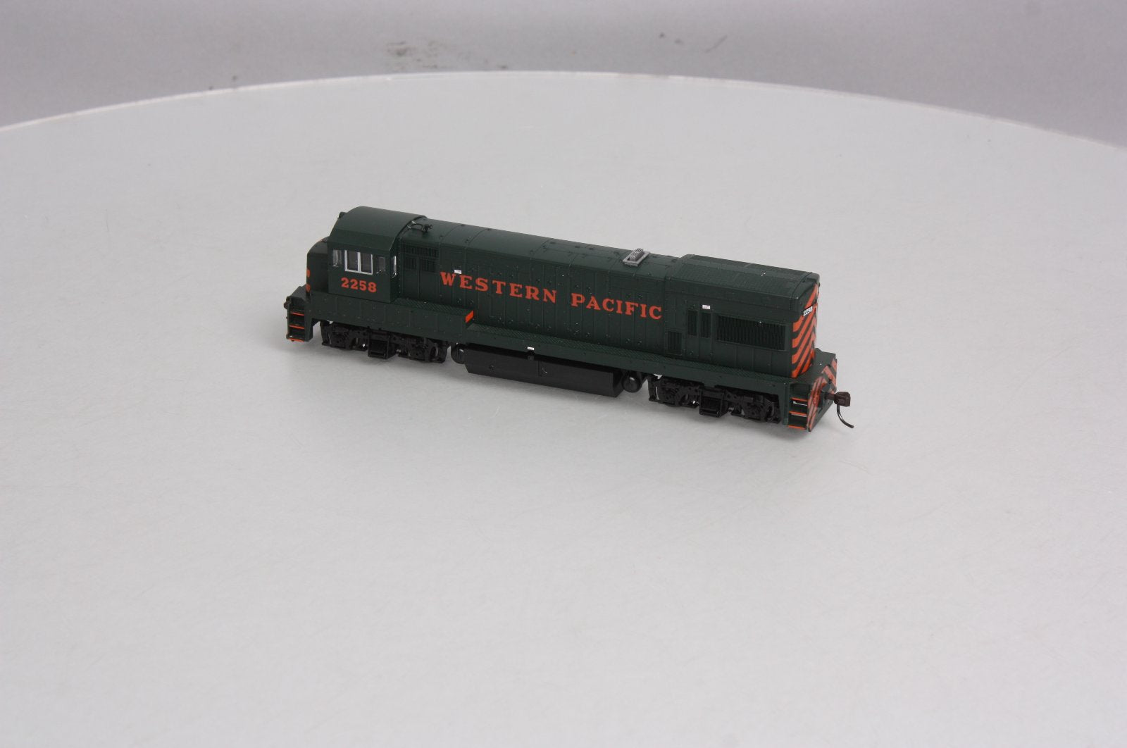 Atlas 8679 Western Pacific Road GE U23B Diesel Locomotive #2258