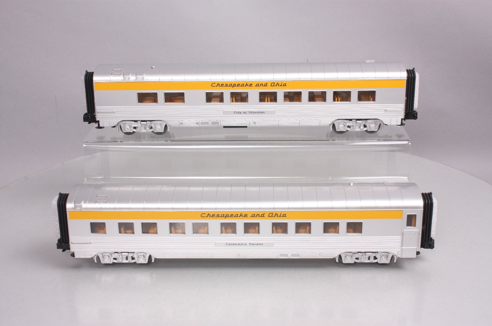 MTH 30-67864 O Chesapeake & Ohio 60' Streamlined Sleeper/Diner Set (Set of 2)