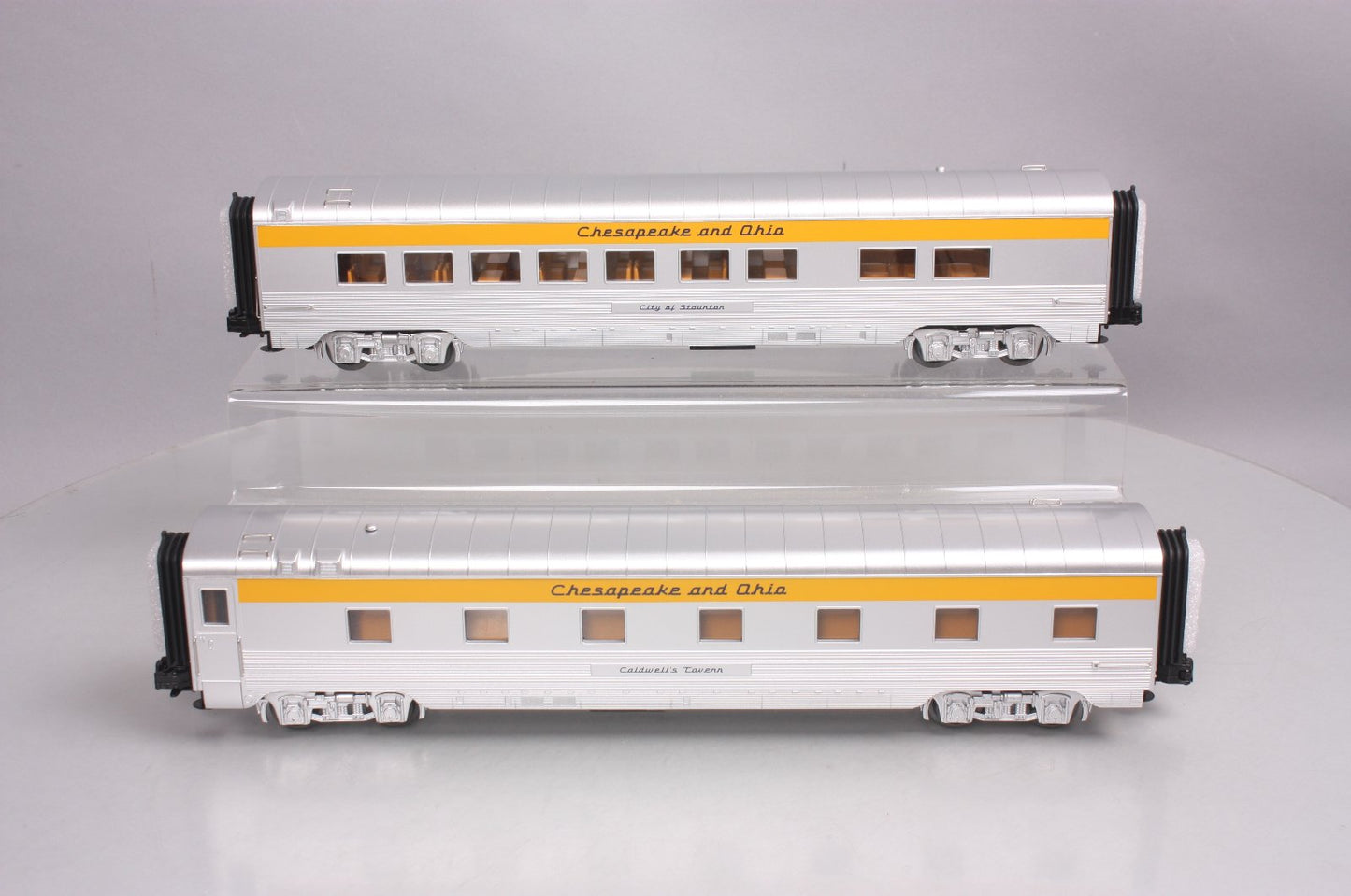 MTH 30-67864 O Chesapeake & Ohio 60' Streamlined Sleeper/Diner Set (Set of 2)