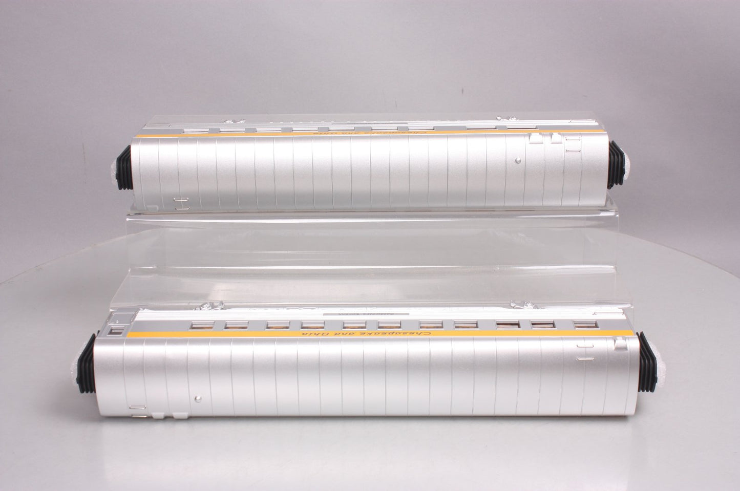 MTH 30-67864 O Chesapeake & Ohio 60' Streamlined Sleeper/Diner Set (Set of 2)