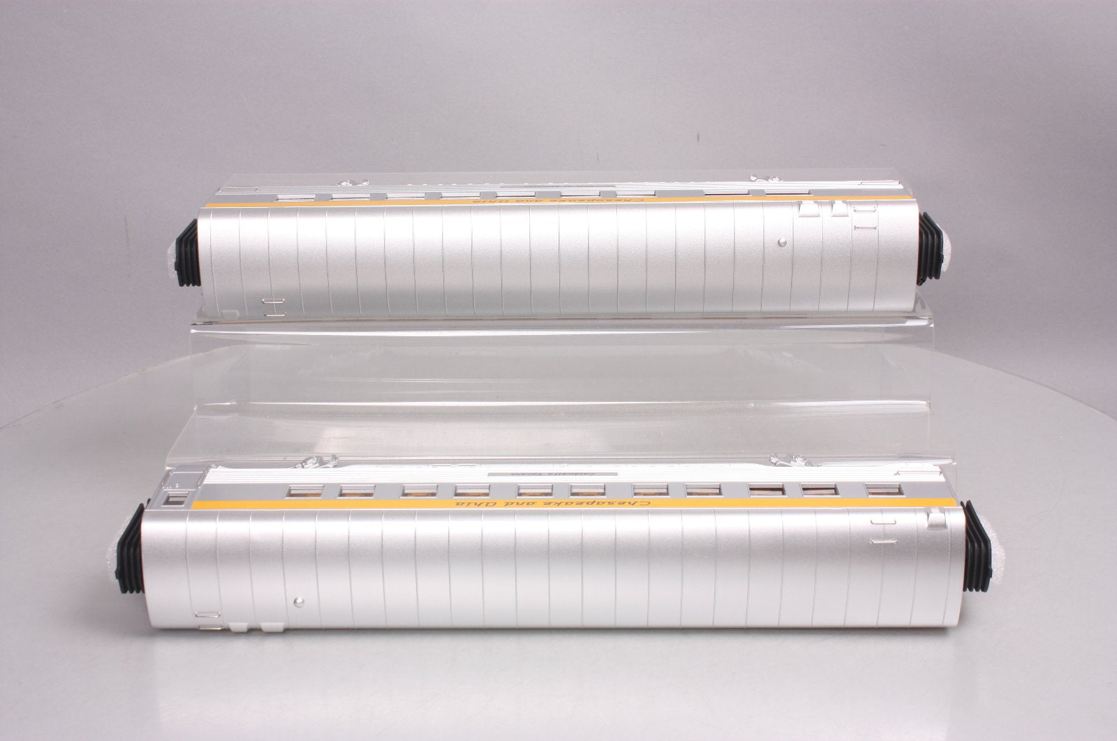 MTH 30-67864 O Chesapeake & Ohio 60' Streamlined Sleeper/Diner Set (Set of 2)