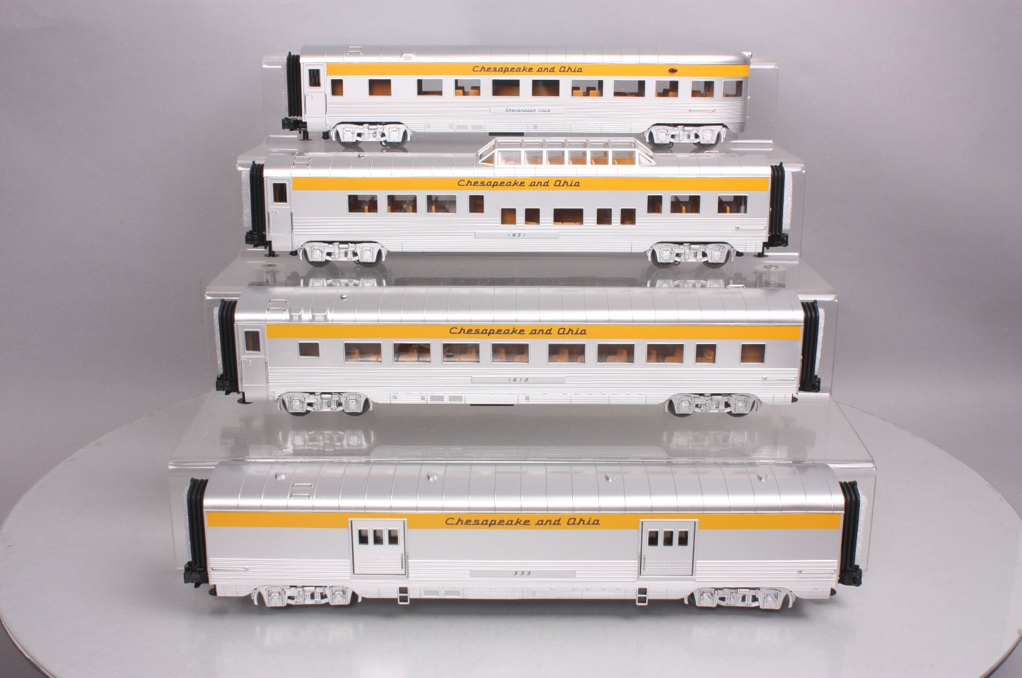 MTH 30-67863 O Chesapeake & Ohio 60' Streamlined Passenger Car Set (Set of 4)