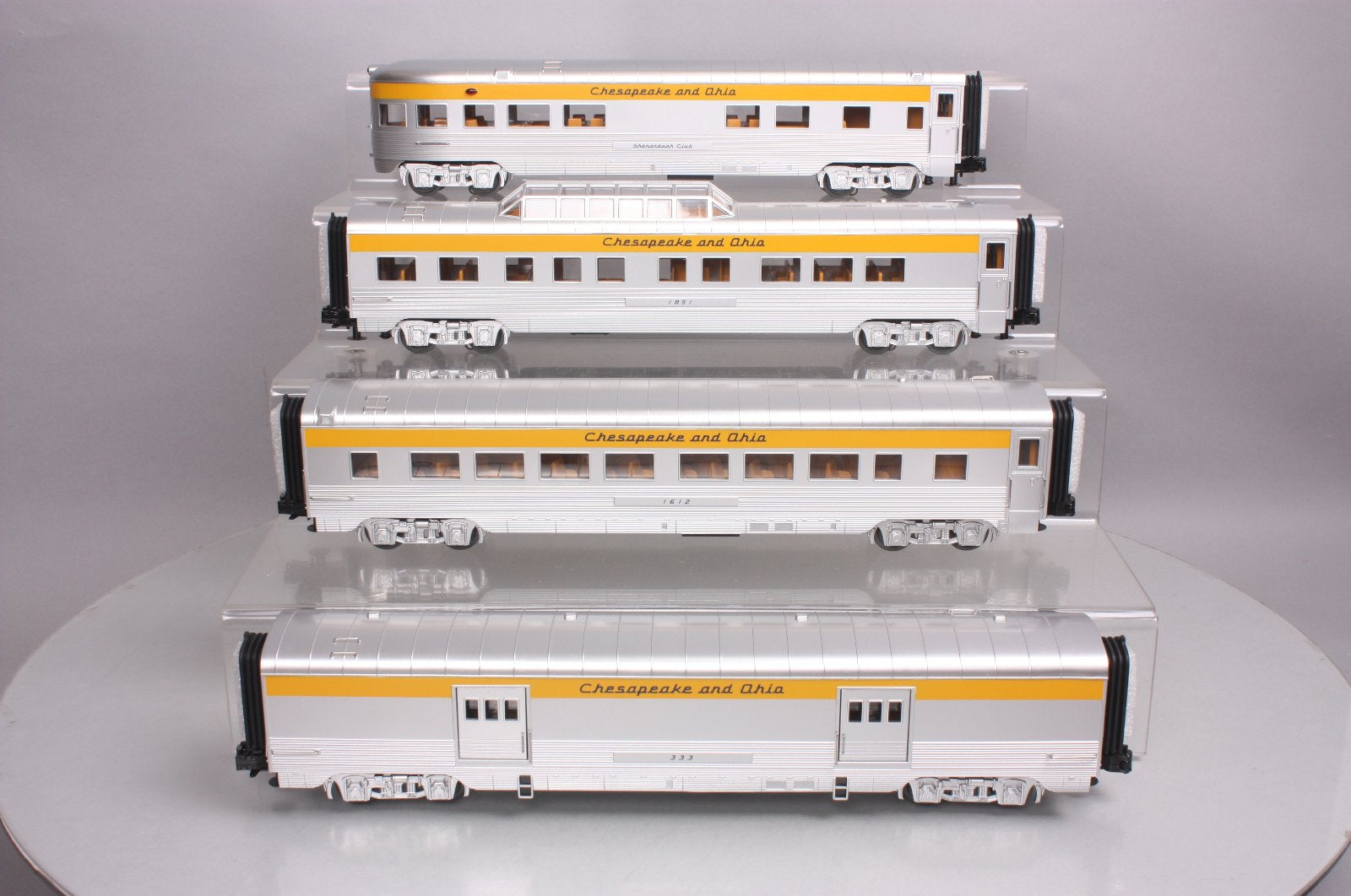 MTH 30-67863 O Chesapeake & Ohio 60' Streamlined Passenger Car Set (Set of 4)