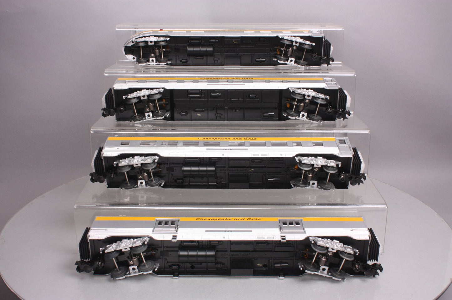 MTH 30-67863 O Chesapeake & Ohio 60' Streamlined Passenger Car Set (Set of 4)