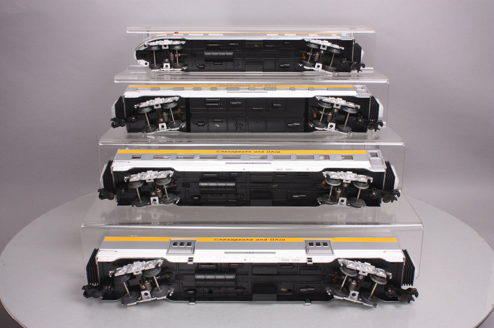 MTH 30-67863 O Chesapeake & Ohio 60' Streamlined Passenger Car Set (Set of 4)