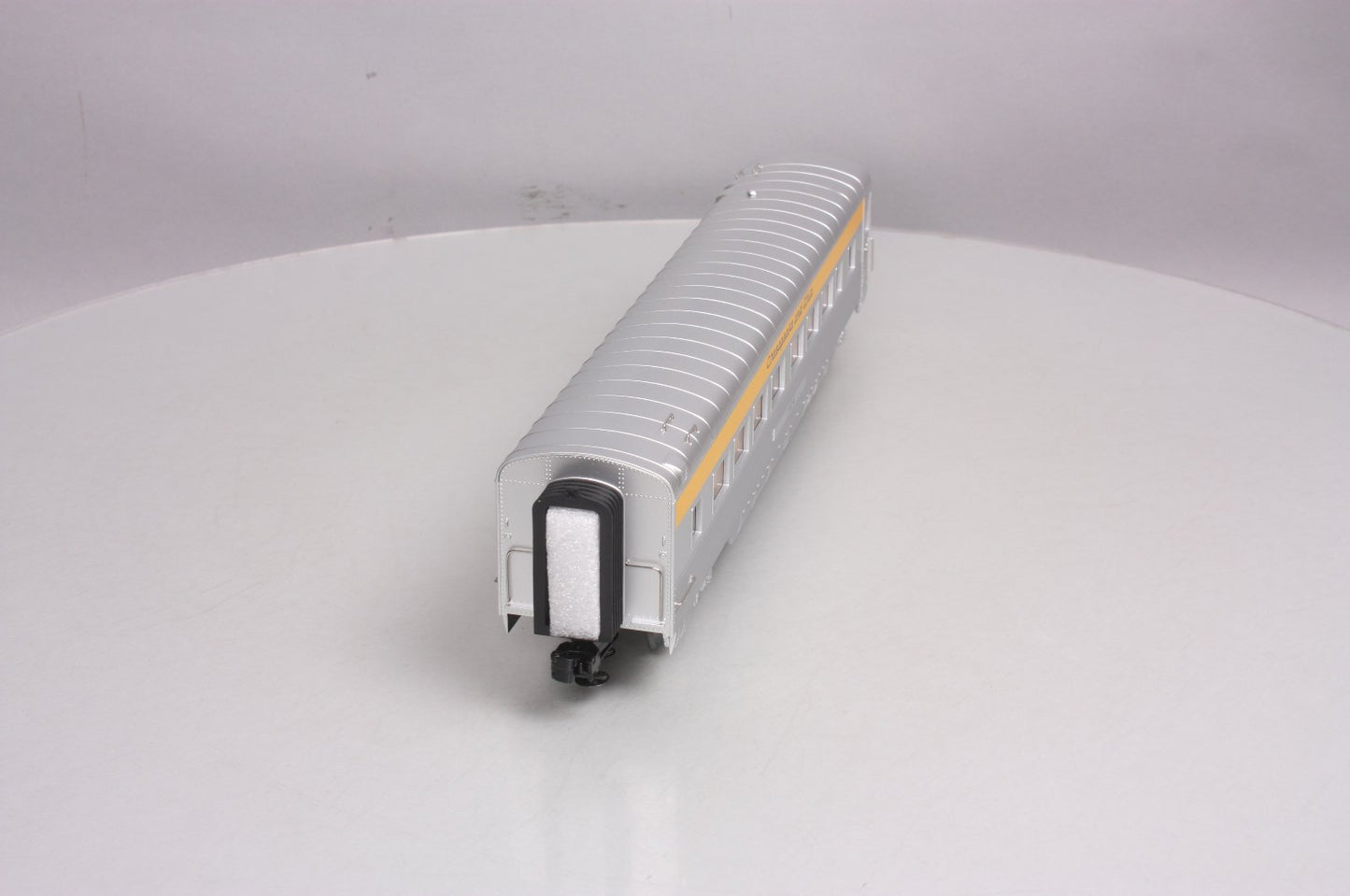 MTH 30-67865 O Gauge C&O 60' Streamlined Fluted-Side ABS Coach Car #1634