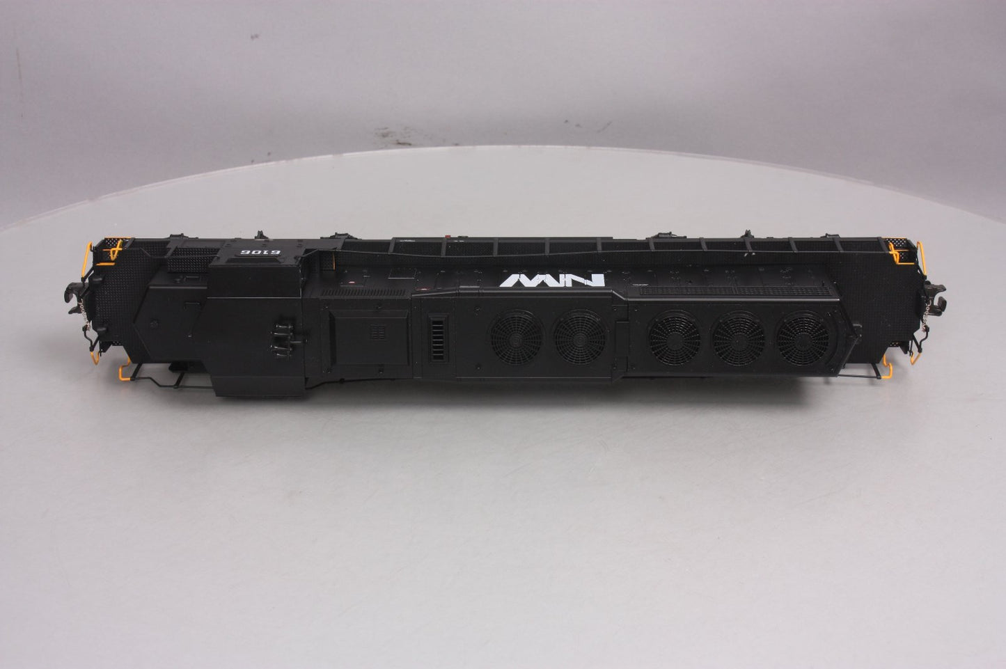 Lionel 6-34775 O Gauge Norfolk & Western SD40-2 Non-Powered Diesel Engine #6106