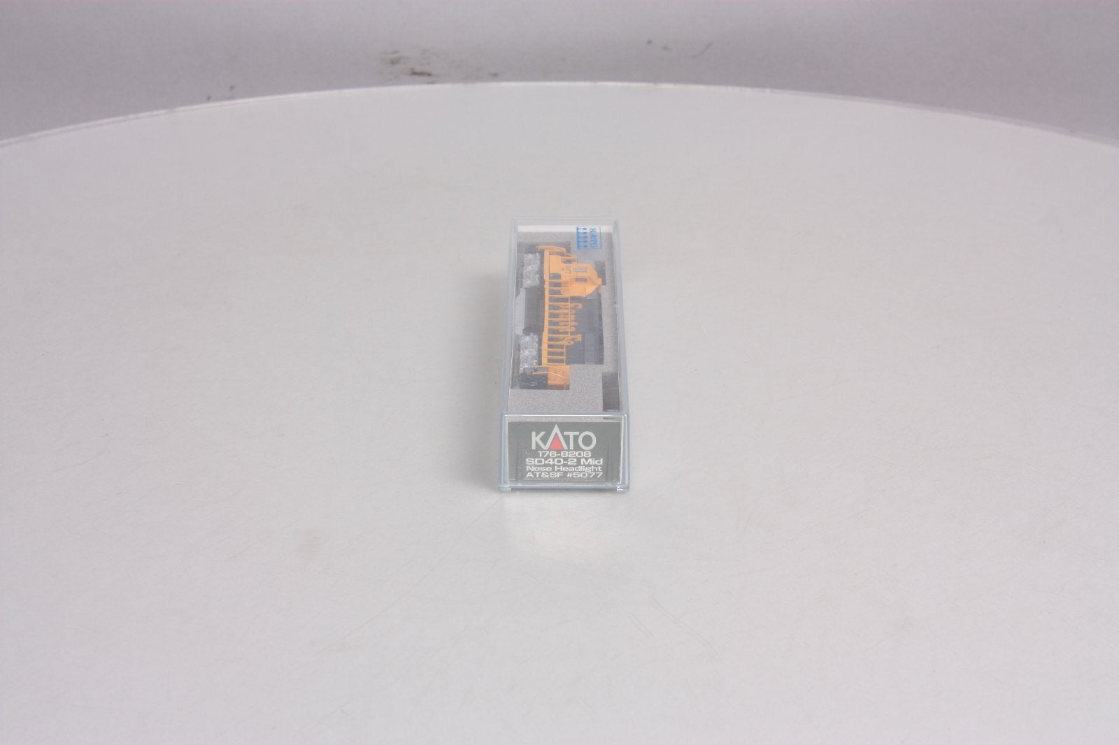 Kato 176-8208 N Scale Santa Fe SD40-2 Mid Production Diesel Locomotive #5077