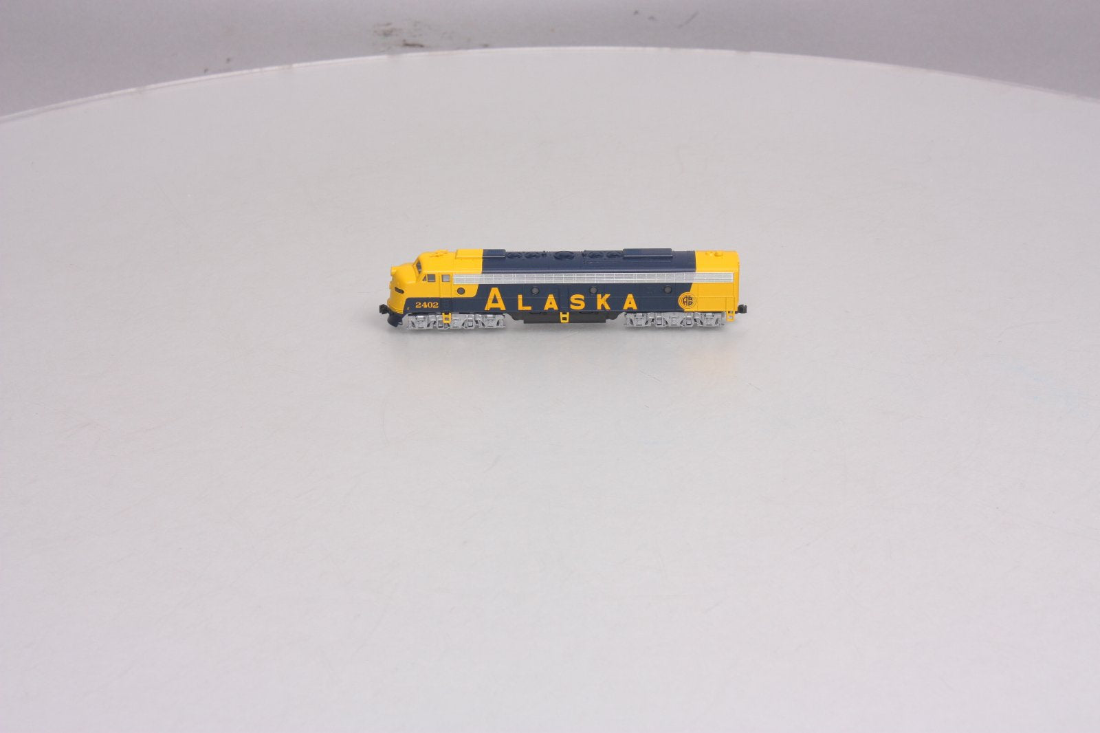 Kato 176-5321 N Scale Alaska Railroad EMD E8A Diesel Locomotive #2402