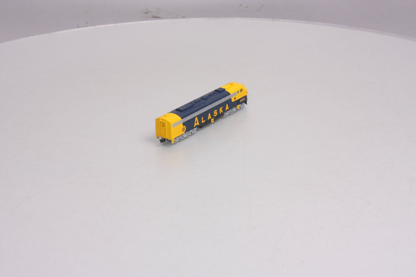 Kato 176-5321 N Scale Alaska Railroad EMD E8A Diesel Locomotive #2402